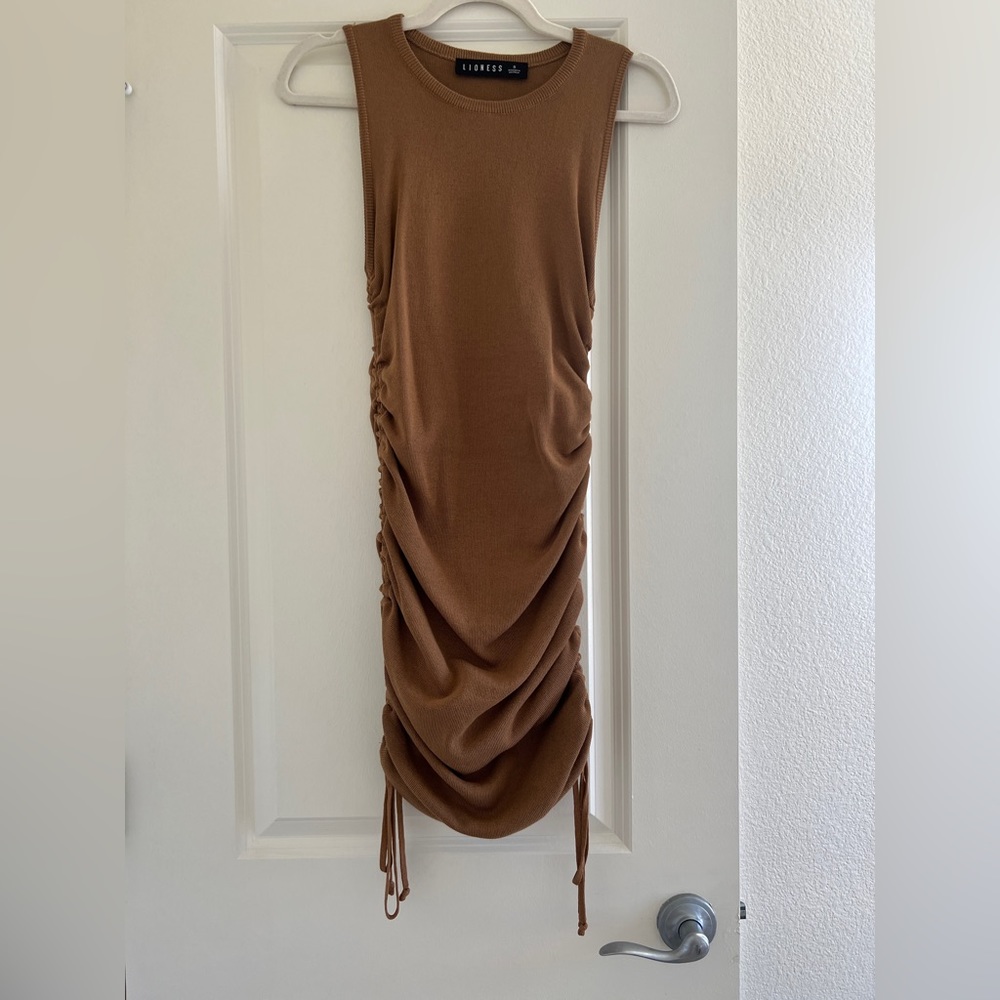 NEVER WORN Lioness Gathered Mini Dress in Caramel. Size S.
